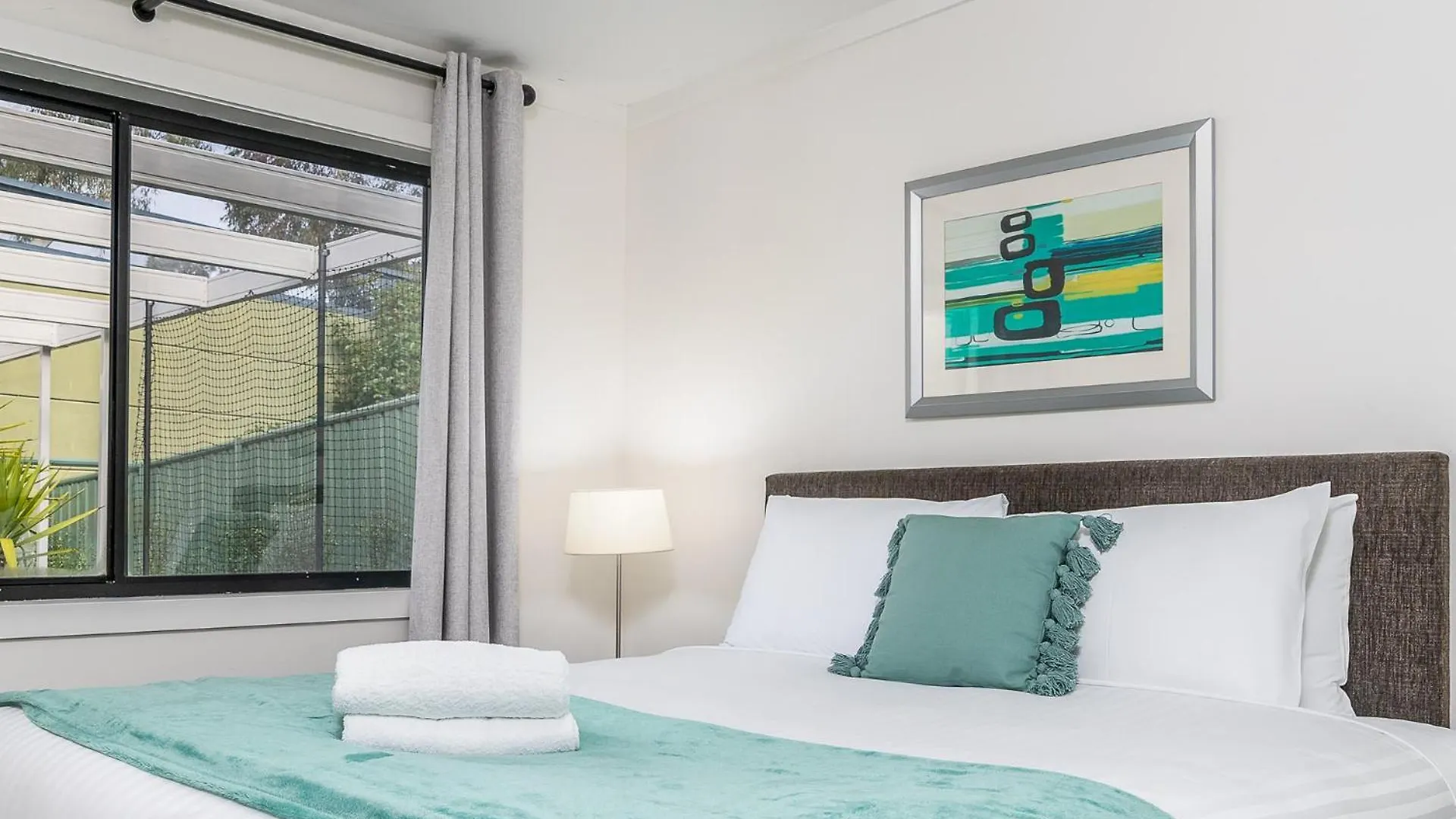 Renovated Townhouse Close To The Cbd And Schools Queanbeyan Holiday home