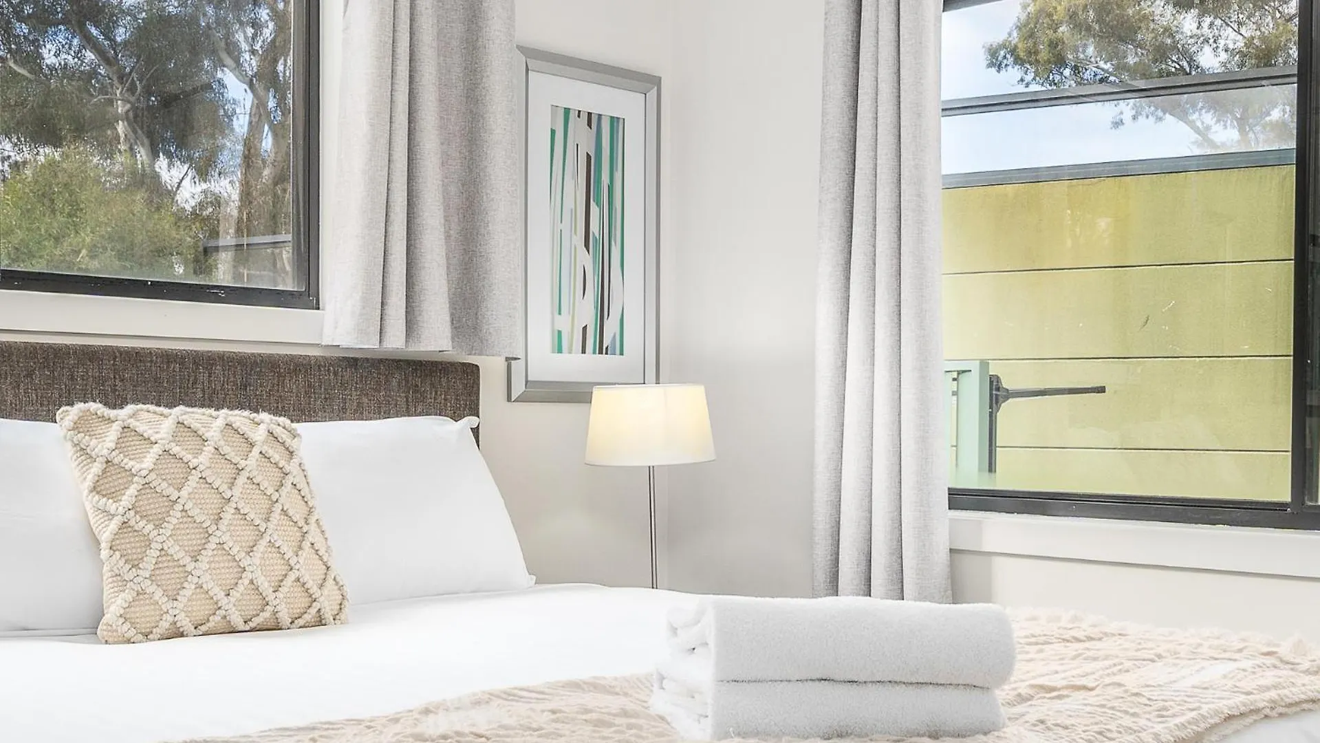 Renovated Townhouse Close To The Cbd And Schools Queanbeyan